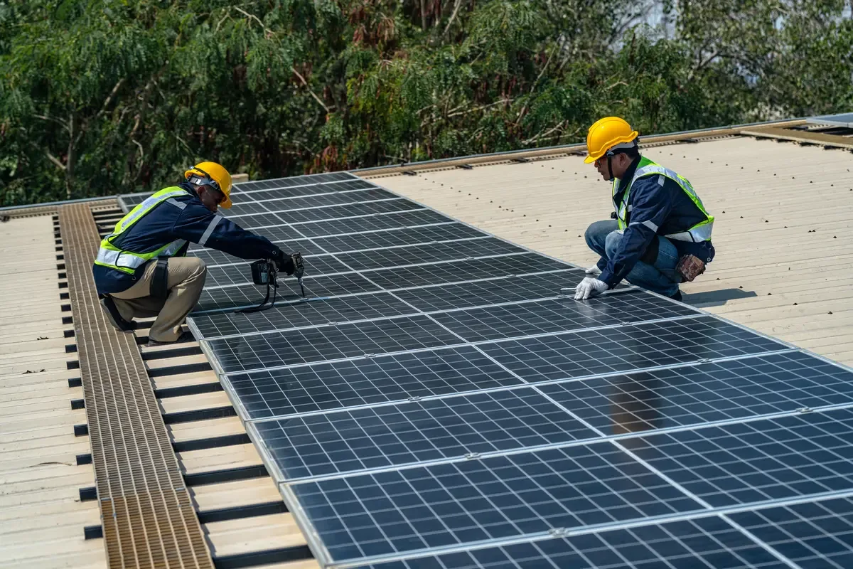 Cuánto puedes ahorrar en la factura de la luz con placas solares en Sabadell